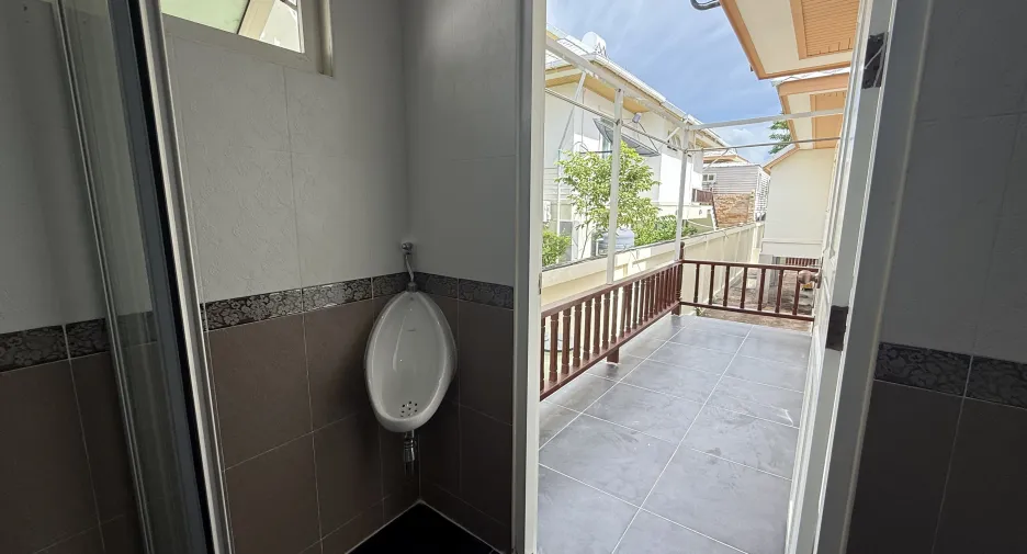 Haus zur Miete mit 3 Zimmer in Bang Lamung, Chonburi