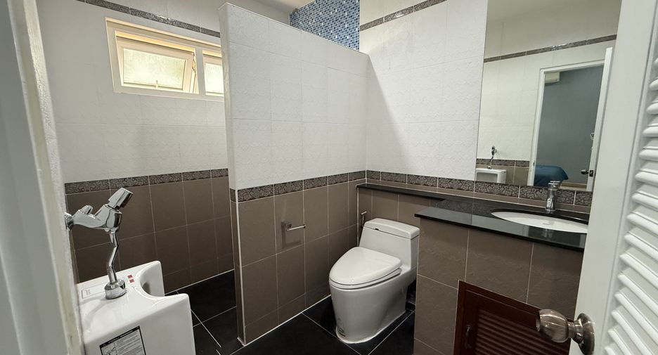 Haus zur Miete mit 3 Zimmer in Bang Lamung, Chonburi