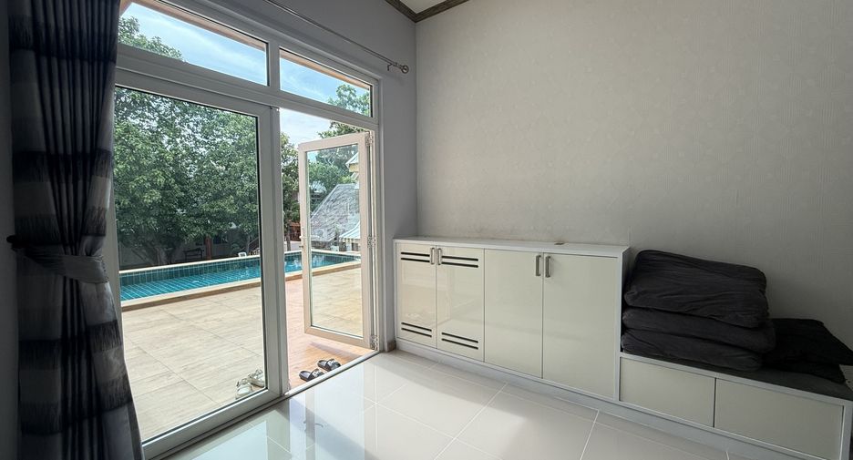 Haus zur Miete mit 3 Zimmer in Bang Lamung, Chonburi