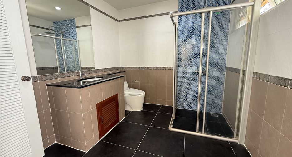 Haus zur Miete mit 3 Zimmer in Bang Lamung, Chonburi