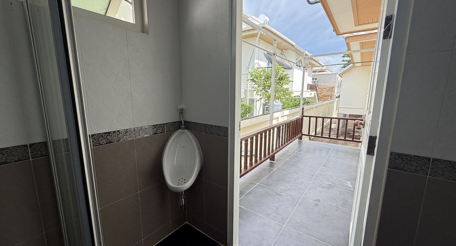 Haus zur Miete mit 3 Zimmer in Bang Lamung, Chonburi