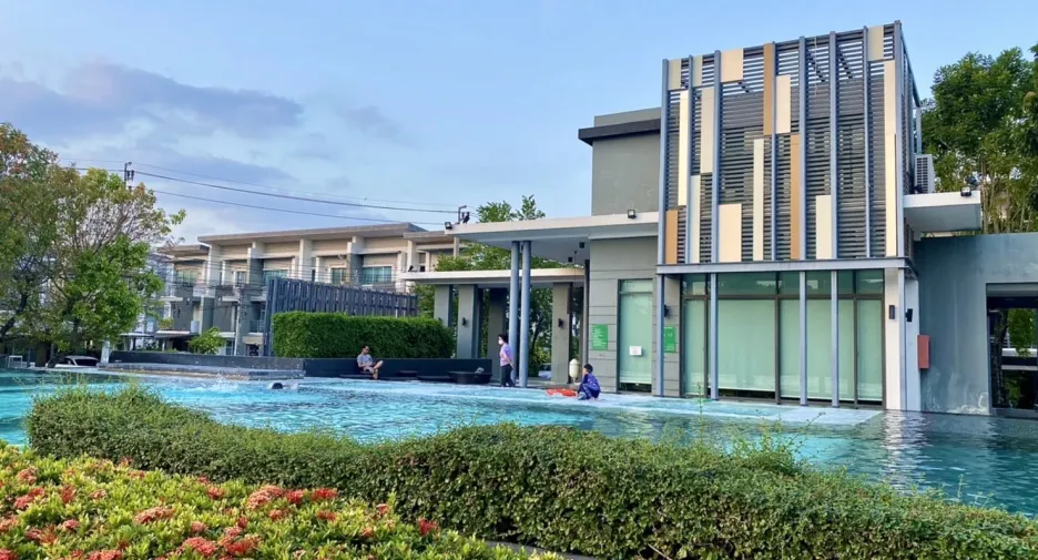 For sale and for rent 3 bedrooms townhouse in Bang Kapi, Bangkok