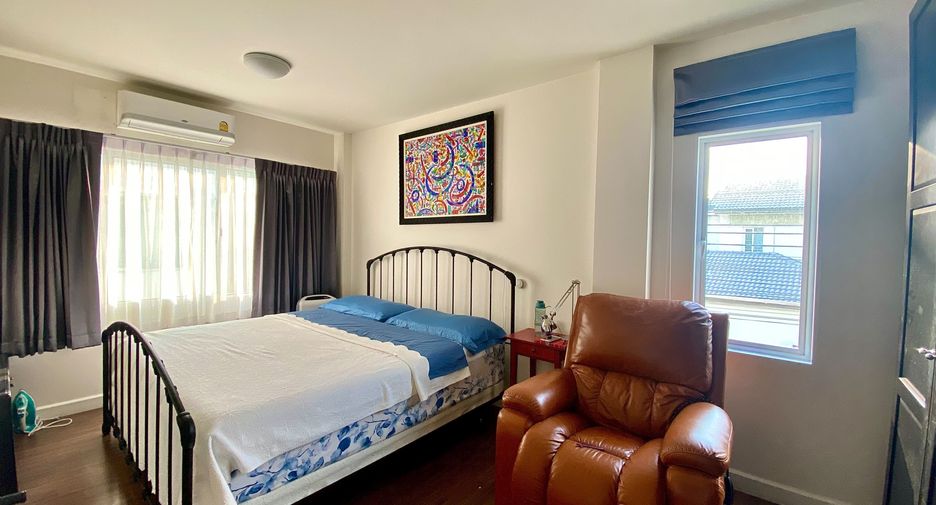 Reihenhaus zum Kauf und zur Miete mit 3 Zimmer in Bang Kapi, Bangkok