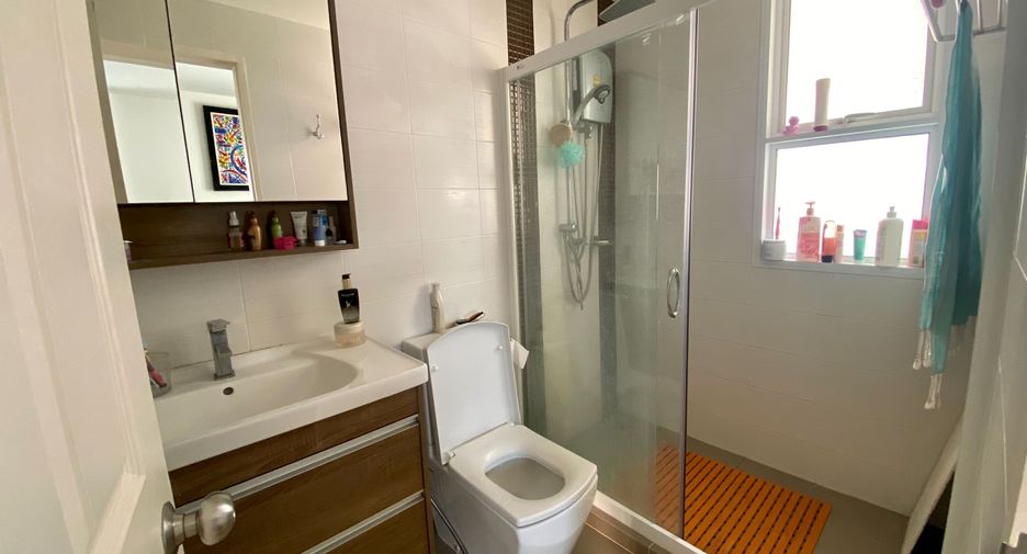 For sale and for rent 3 bedrooms townhouse in Bang Kapi, Bangkok