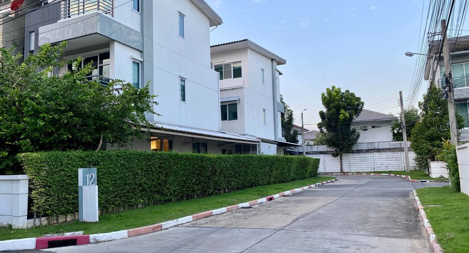 Reihenhaus zum Kauf und zur Miete mit 3 Zimmer in Bang Kapi, Bangkok