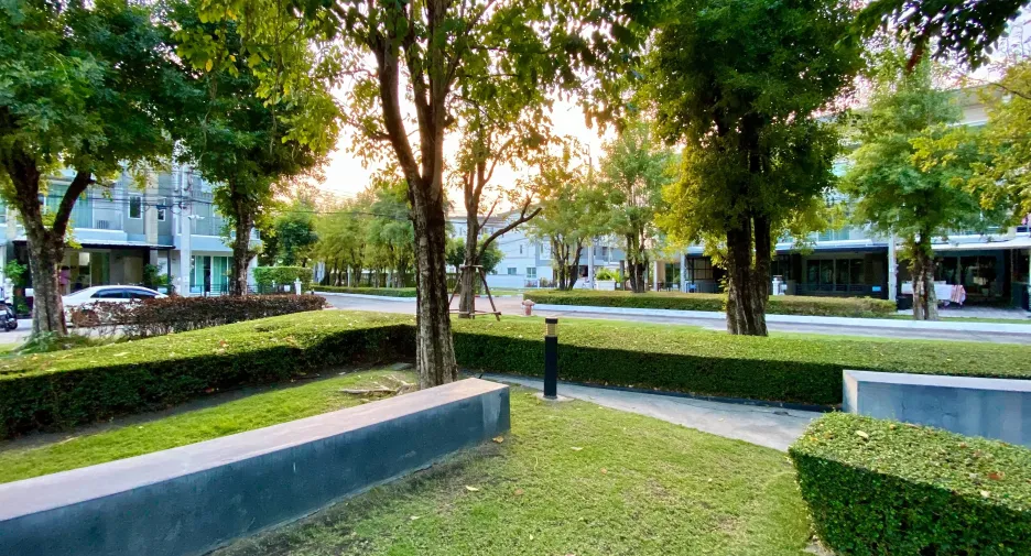 For sale and for rent 3 bedrooms townhouse in Bang Kapi, Bangkok