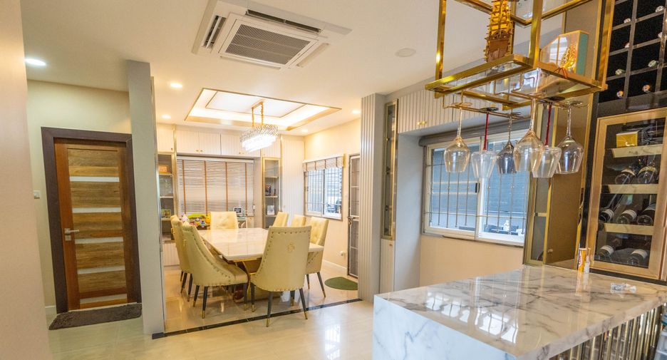 出售 3 卧室 独立屋 在 Saphan Sung, 曼谷