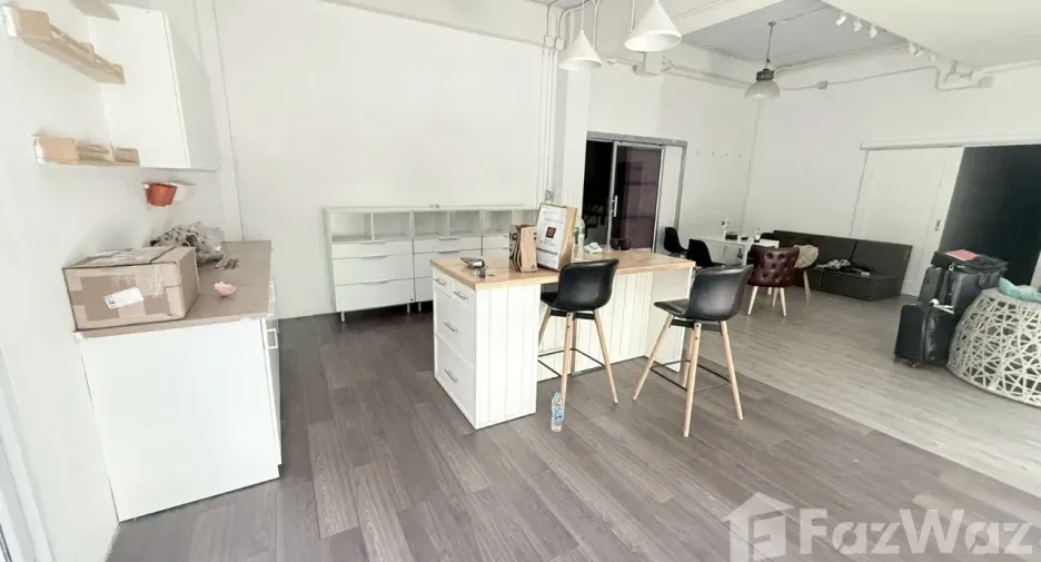 For sale and for rent 3 bedrooms house in Phra Khanong, Bangkok