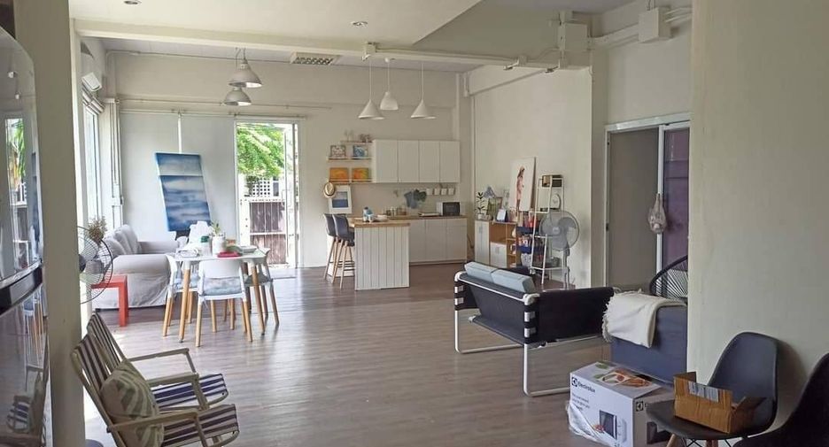 For sale and for rent 3 bedrooms house in Phra Khanong, Bangkok
