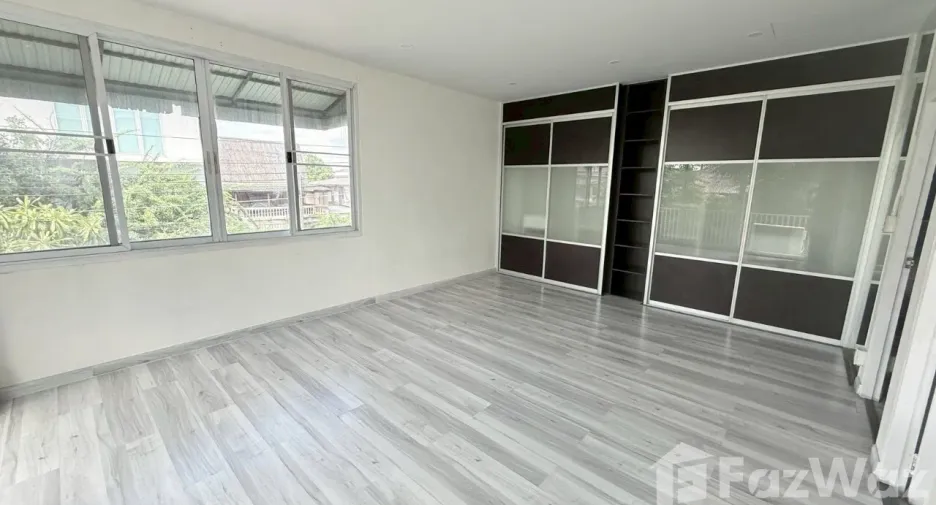 For sale and for rent 3 bedrooms house in Phra Khanong, Bangkok
