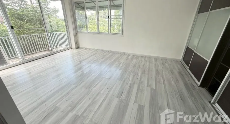 For sale and for rent 3 bedrooms house in Phra Khanong, Bangkok