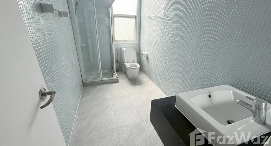 For sale and for rent 3 bedrooms house in Phra Khanong, Bangkok