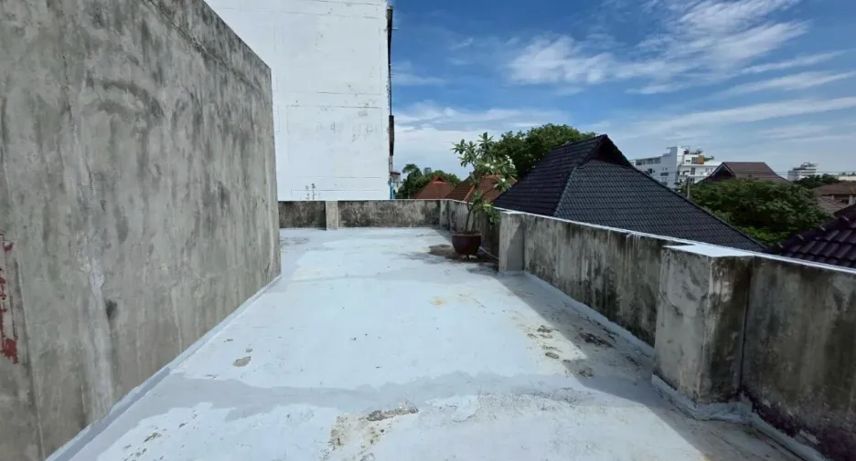 For sale and for rent 3 bedrooms house in Phra Khanong, Bangkok