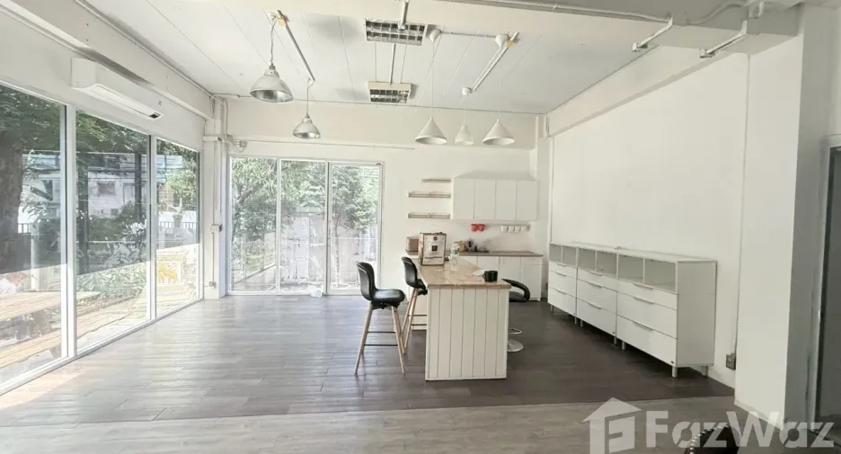 For sale and for rent 3 bedrooms house in Phra Khanong, Bangkok