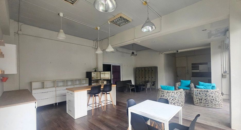 For sale and for rent 3 bedrooms house in Phra Khanong, Bangkok