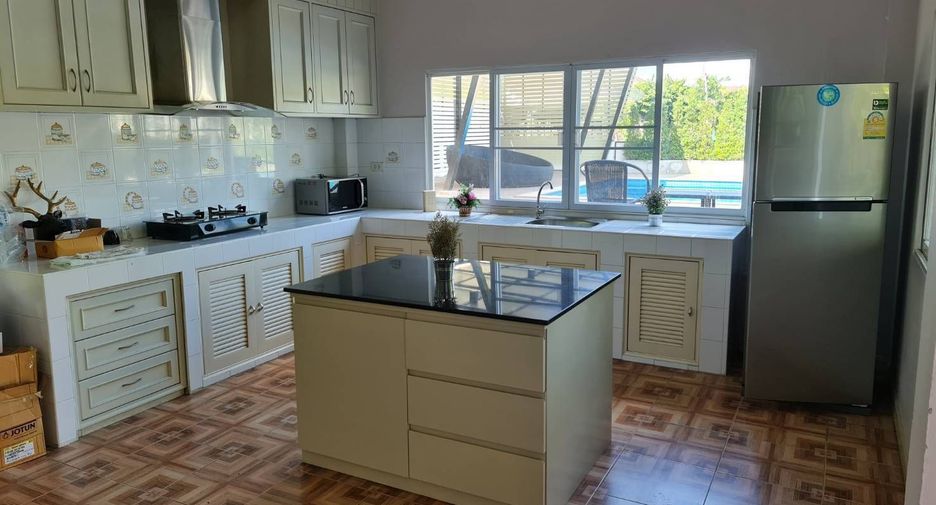 For rent 4 bedrooms villa in Doi Saket, Chiang Mai