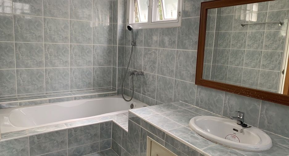 For rent 4 bedrooms villa in Doi Saket, Chiang Mai