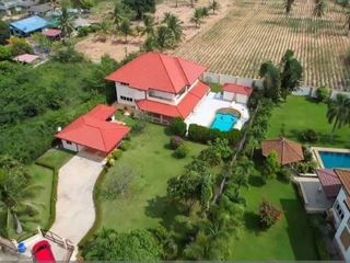 For sale 4 bedrooms villa in Sattahip, Pattaya