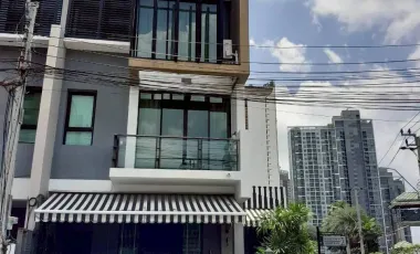 出售 和 出租 3 卧室 联排别墅 在 Khlong Toei, 曼谷
