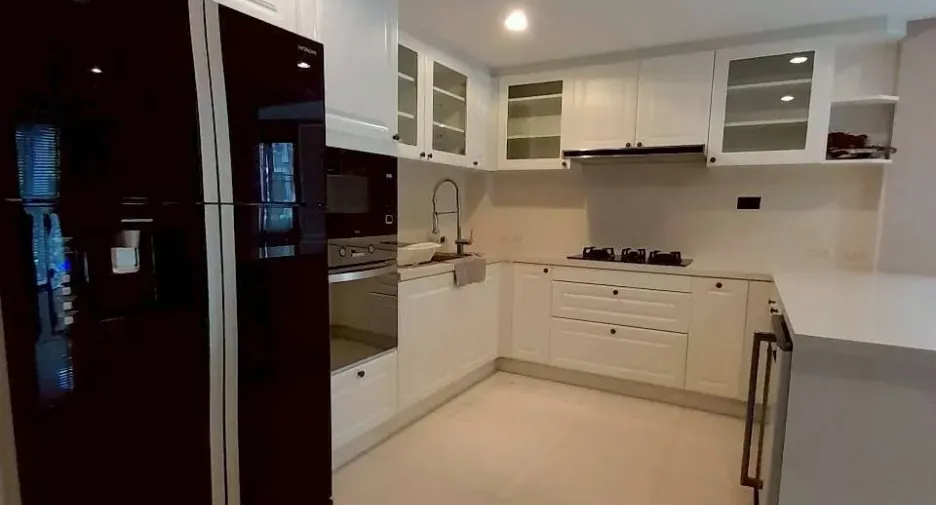 出售 和 出租 3 卧室 联排别墅 在 Khlong Toei, 曼谷