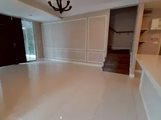 For sale そして for rent 3 ベッドルーム townhouse in Khlong Toei, Bangkok