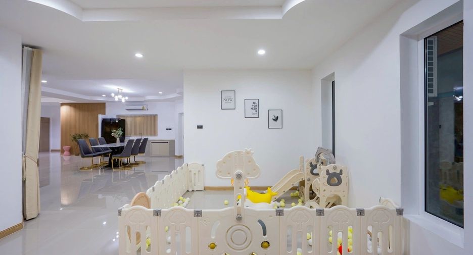 Villa zum Kauf mit 4 Zimmer in Bang Lamung, Chonburi
