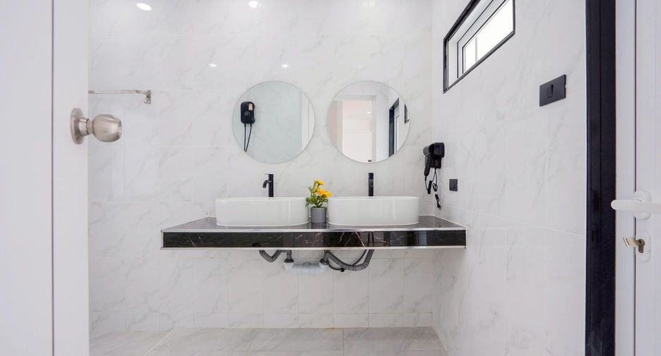 Villa zum Kauf mit 4 Zimmer in Bang Lamung, Chonburi