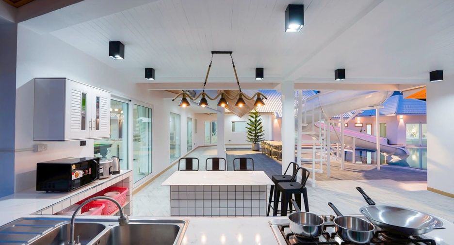 Villa zum Kauf mit 4 Zimmer in Bang Lamung, Chonburi