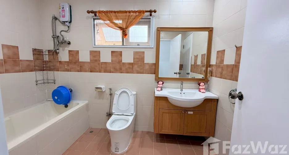Casa en alquiler de 3 habitaciones en Ban Chang, Rayong