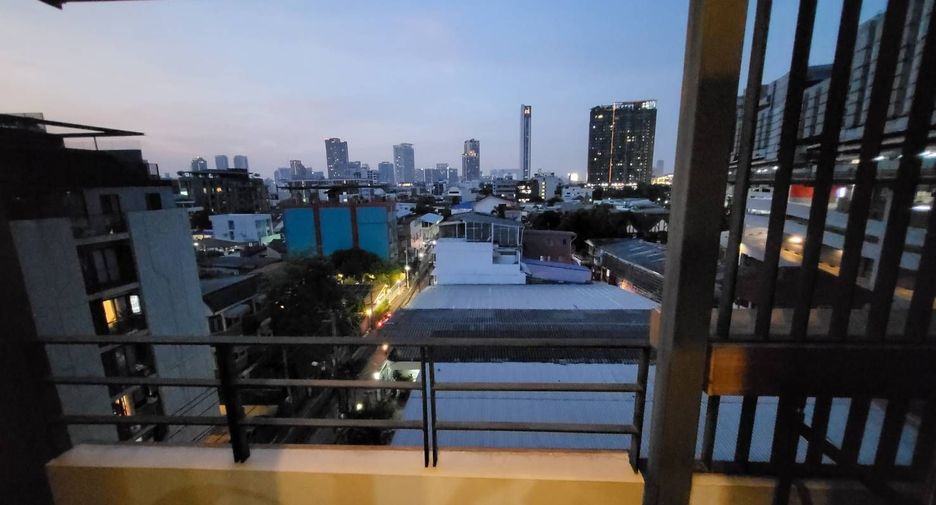 For sale 1 bed condo in Huai Khwang, Bangkok