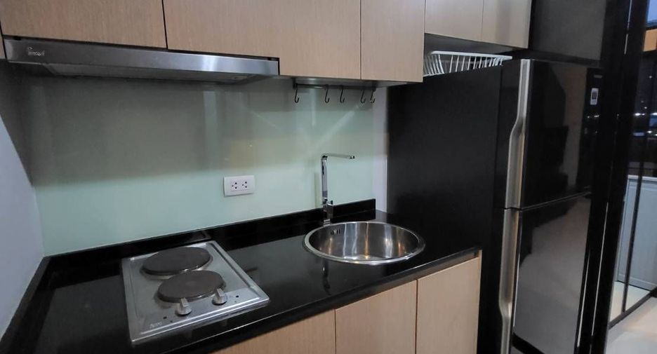 For sale 1 bed condo in Huai Khwang, Bangkok