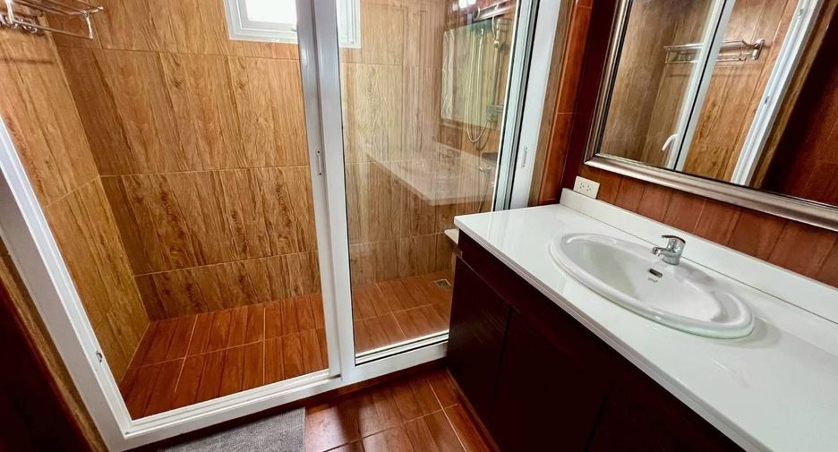 Villa zum Kauf mit 4 Zimmer in Bang Lamung, Chonburi