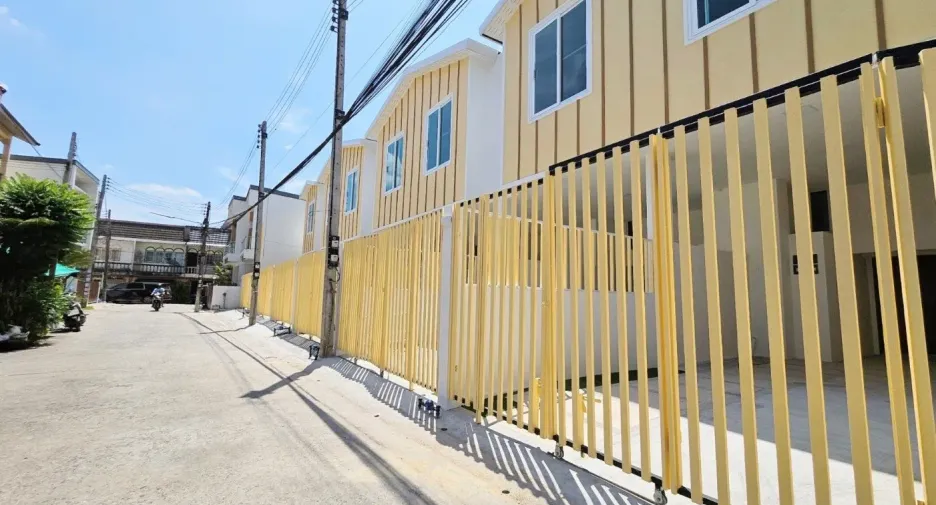 For rent 3 bedrooms townhouse in Hat Yai, Songkhla