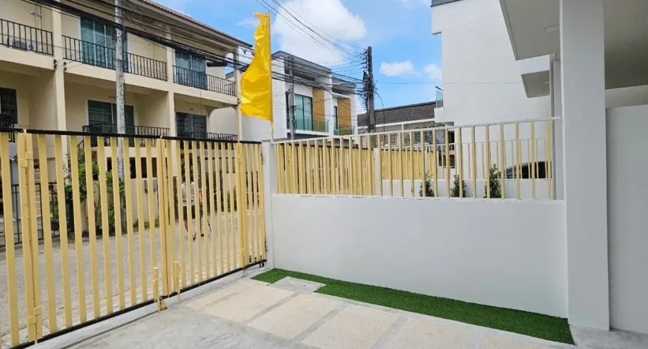 For rent 3 bedrooms townhouse in Hat Yai, Songkhla