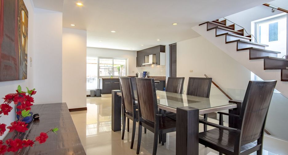 Casa adosada en alquiler de 4 habitaciones en Mueang Phuket, Phuket