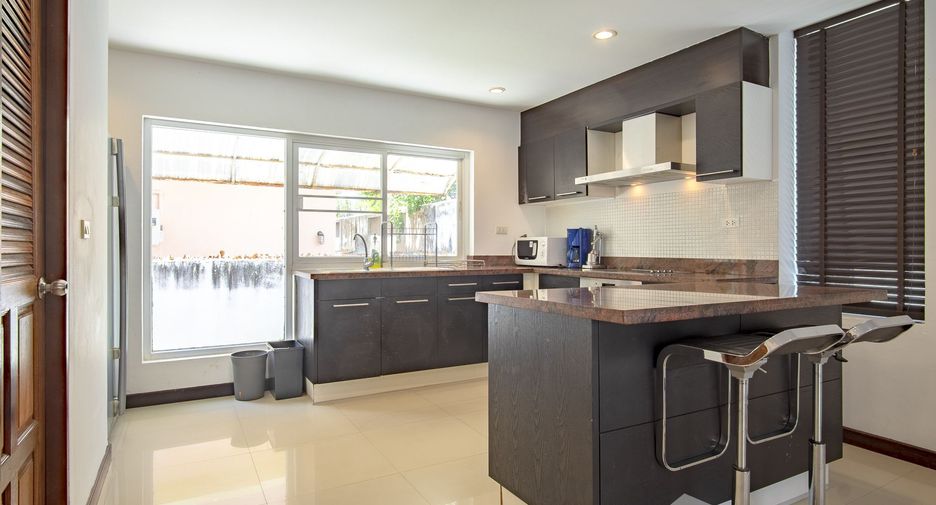 Casa adosada en alquiler de 4 habitaciones en Mueang Phuket, Phuket