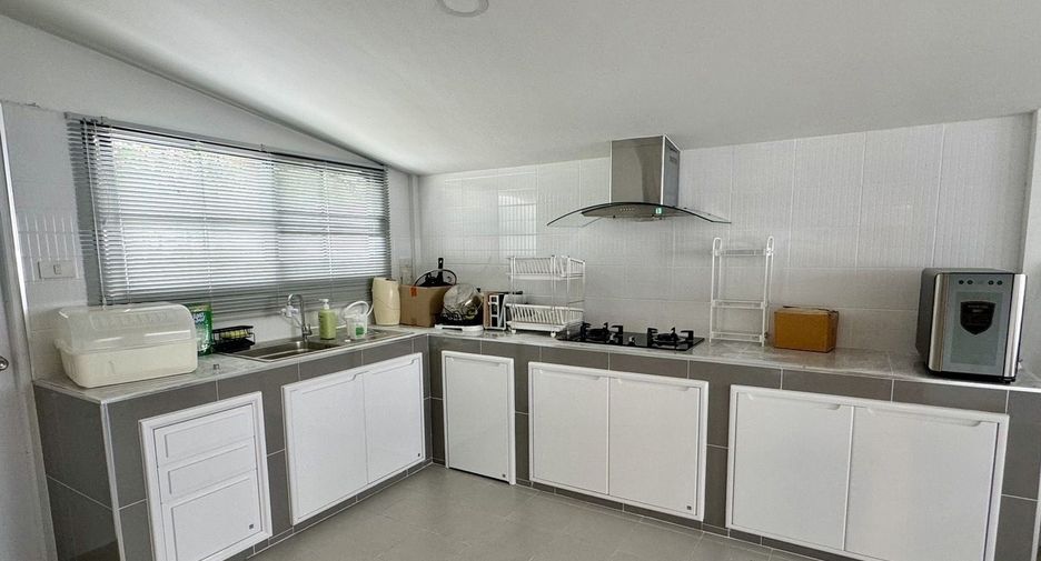 For rent 3 bedrooms house in Saraphi, Chiang Mai