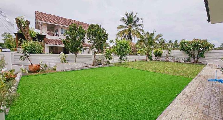 For rent 3 bedrooms house in Saraphi, Chiang Mai