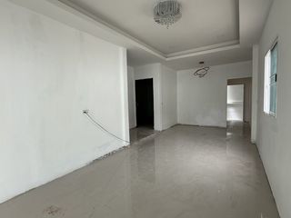À vendre 2 chambres maison de ville à Bang Lamung, Chonburi