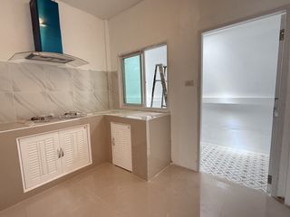 À vendre 2 chambres maison de ville à Bang Lamung, Chonburi