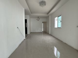 À vendre 2 chambres maison de ville à Bang Lamung, Chonburi