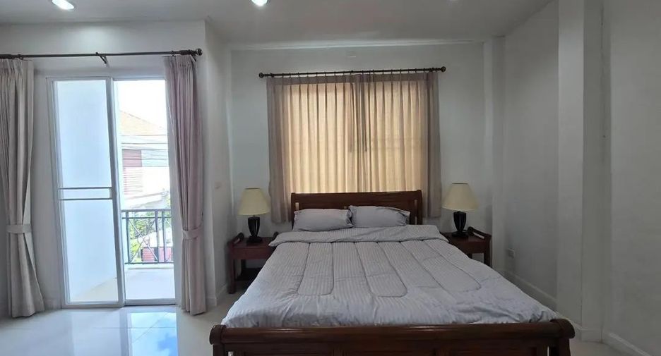 For rent 3 bedrooms townhouse in Hua Hin, Prachuap Khiri Khan
