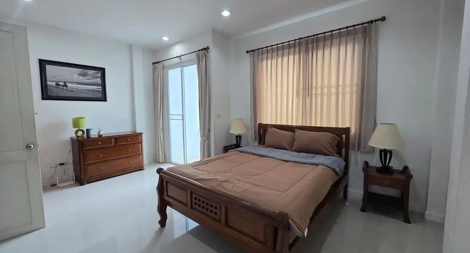 For rent 3 bedrooms townhouse in Hua Hin, Prachuap Khiri Khan