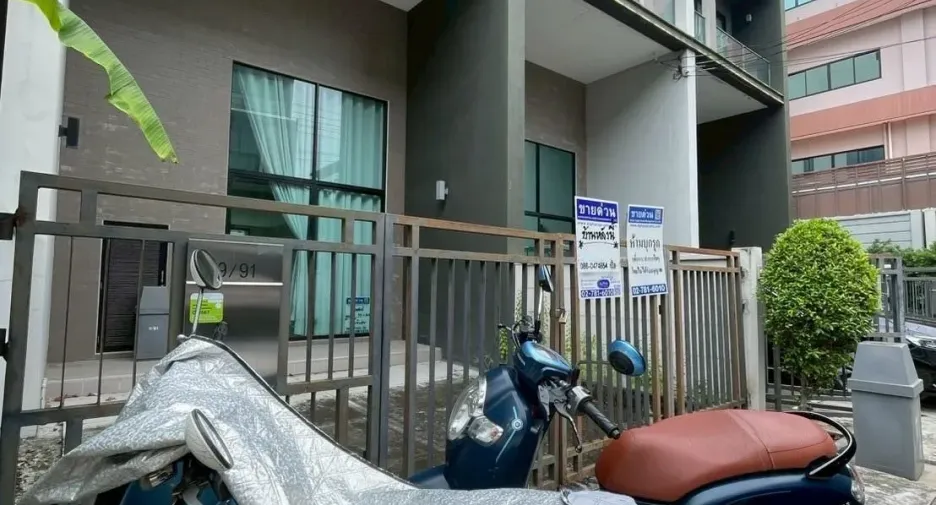 出售 和 出租 3 卧室 独立屋 在 Bang Khen, 曼谷