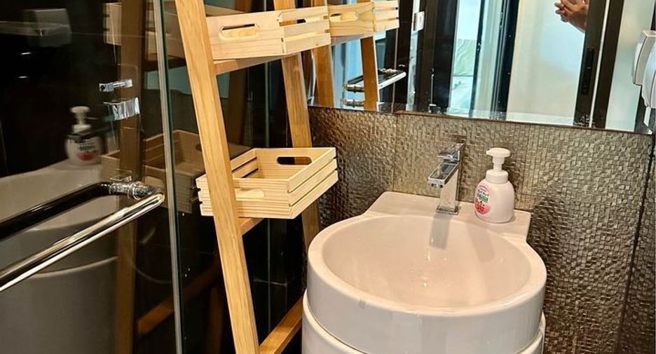 For sale and for rent studio condo in Khlong Toei, Bangkok