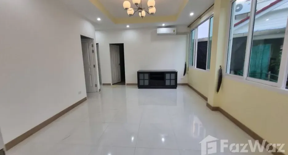 For sale and for rent 4 bedrooms villa in Hang Dong, Chiang Mai