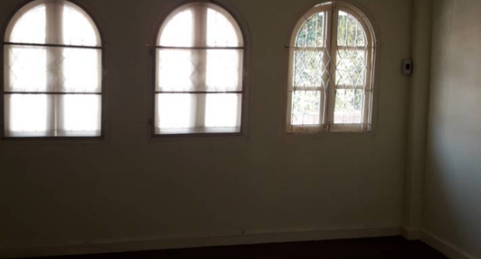 Casa adosada en venta de 3 habitaciones en Huai Khwang, Bangkok