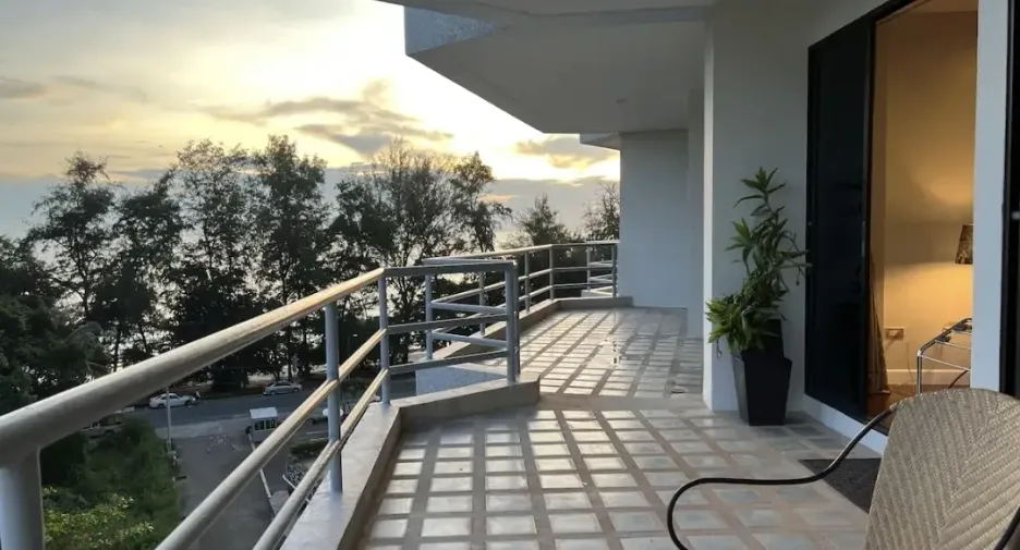 For sale 1 bed condo in Mueang Rayong, Rayong