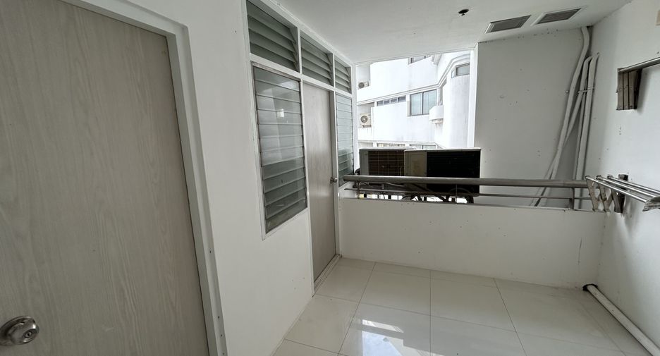 Продажа и аренда 3 спальни кондо в Щаттхана, Бангкок