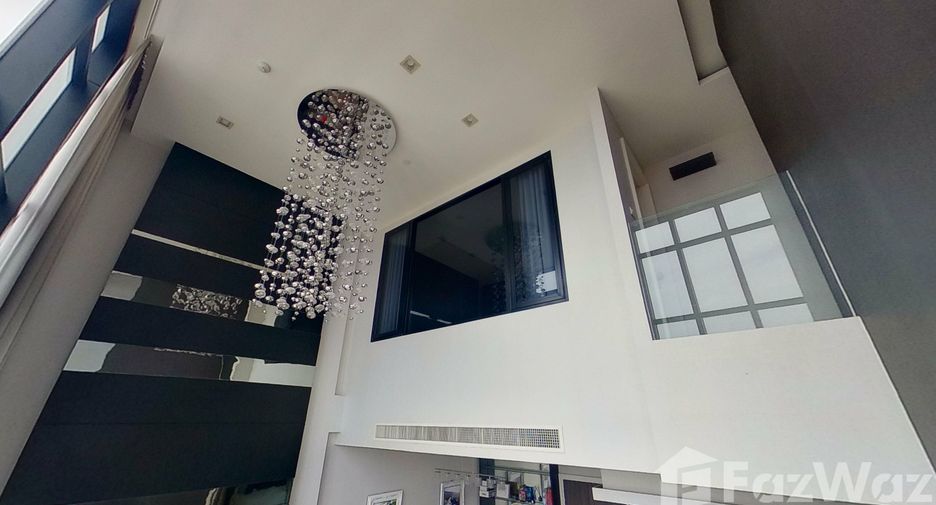 Condo en venta y en alquiler de 3 habitaciones en Khlong San, Bangkok